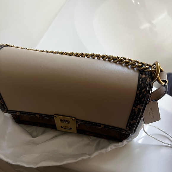 Coach Hutton Shoulder Bag In Blocked Signature Canvas With Snakeskin Detail - Picture 4 of 15